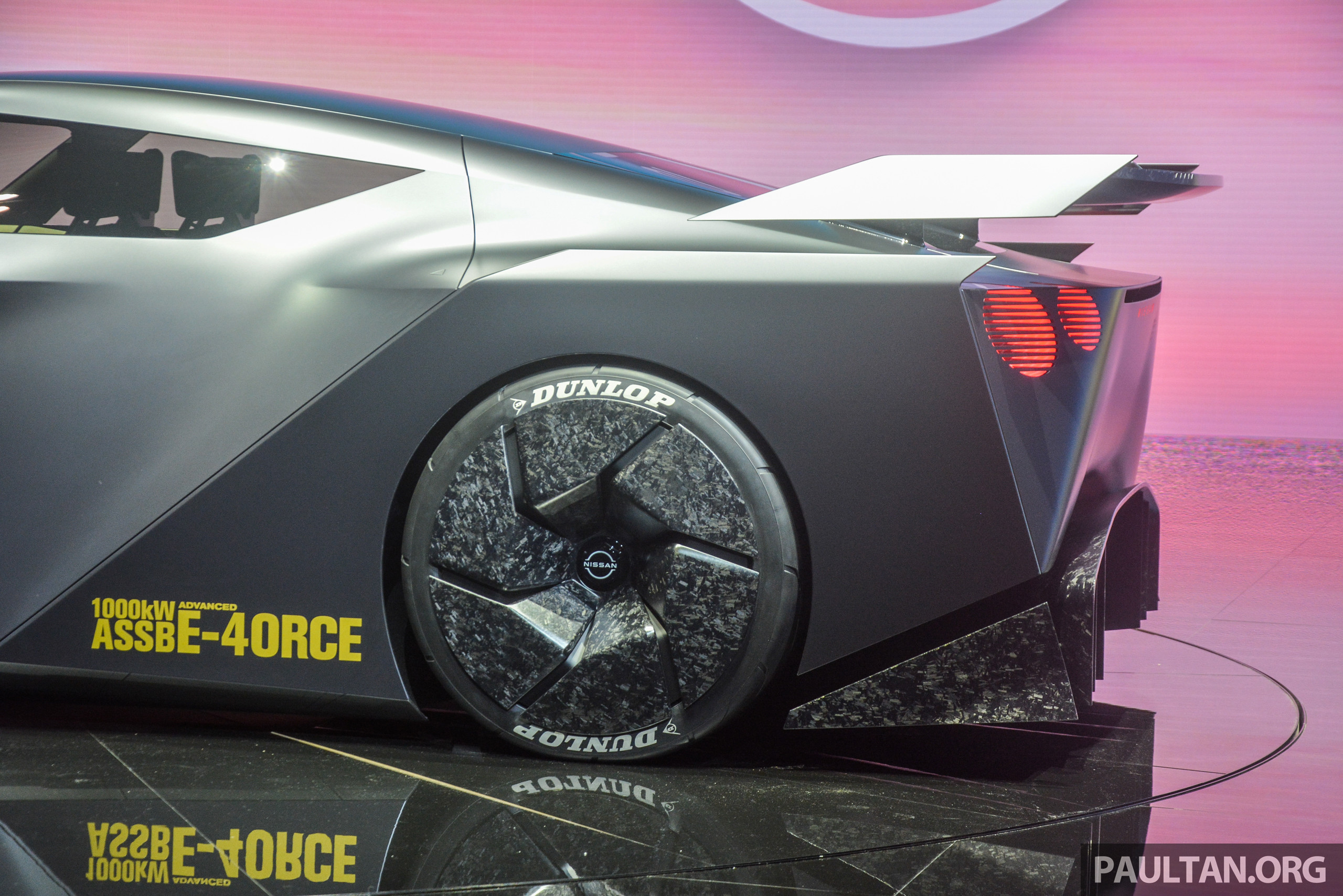 Mãn nhãn với mẫu xe của tương lai siêu nhẹ và hiện đại Nissan Hyper Force