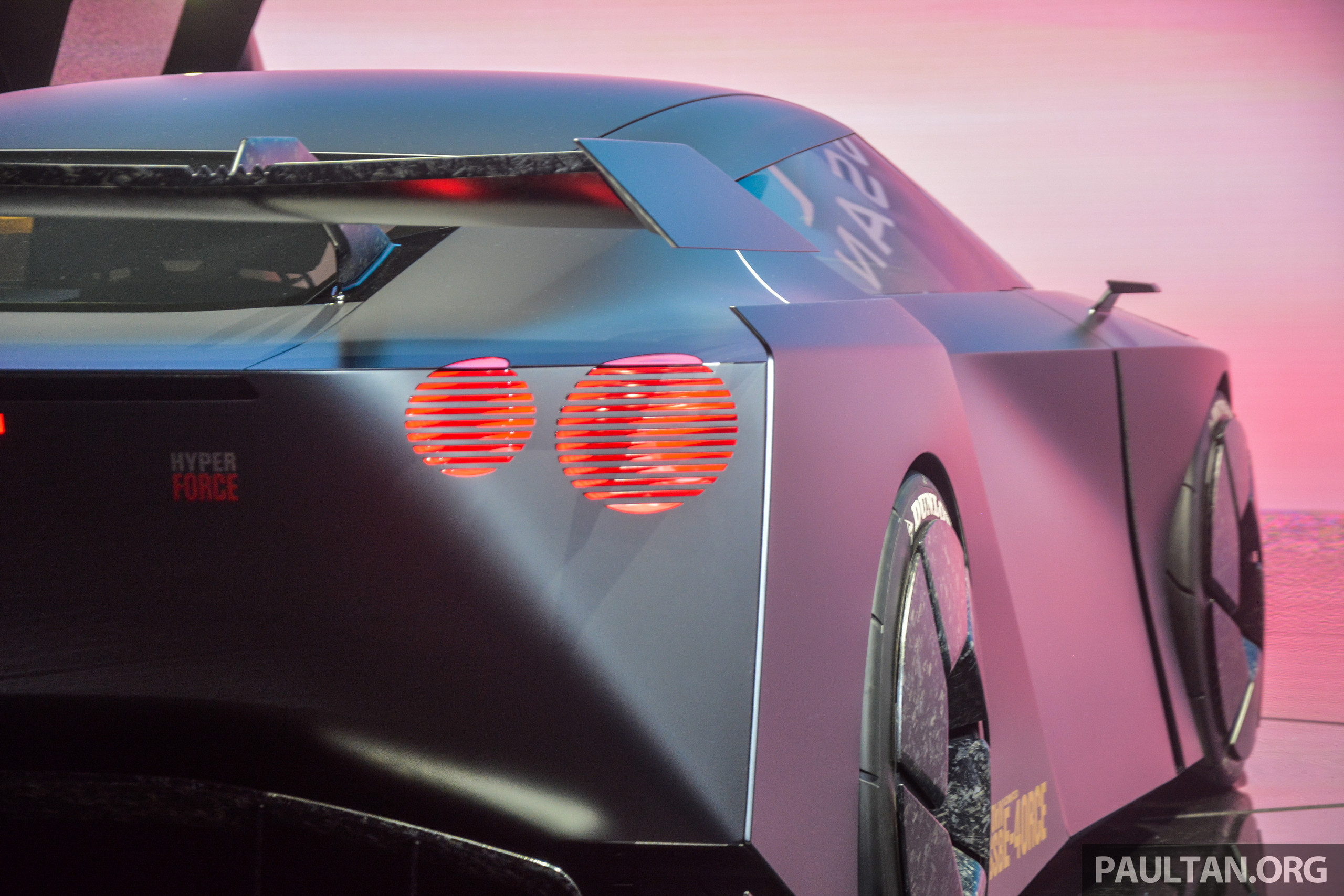 Mãn nhãn với mẫu xe của tương lai siêu nhẹ và hiện đại Nissan Hyper Force
