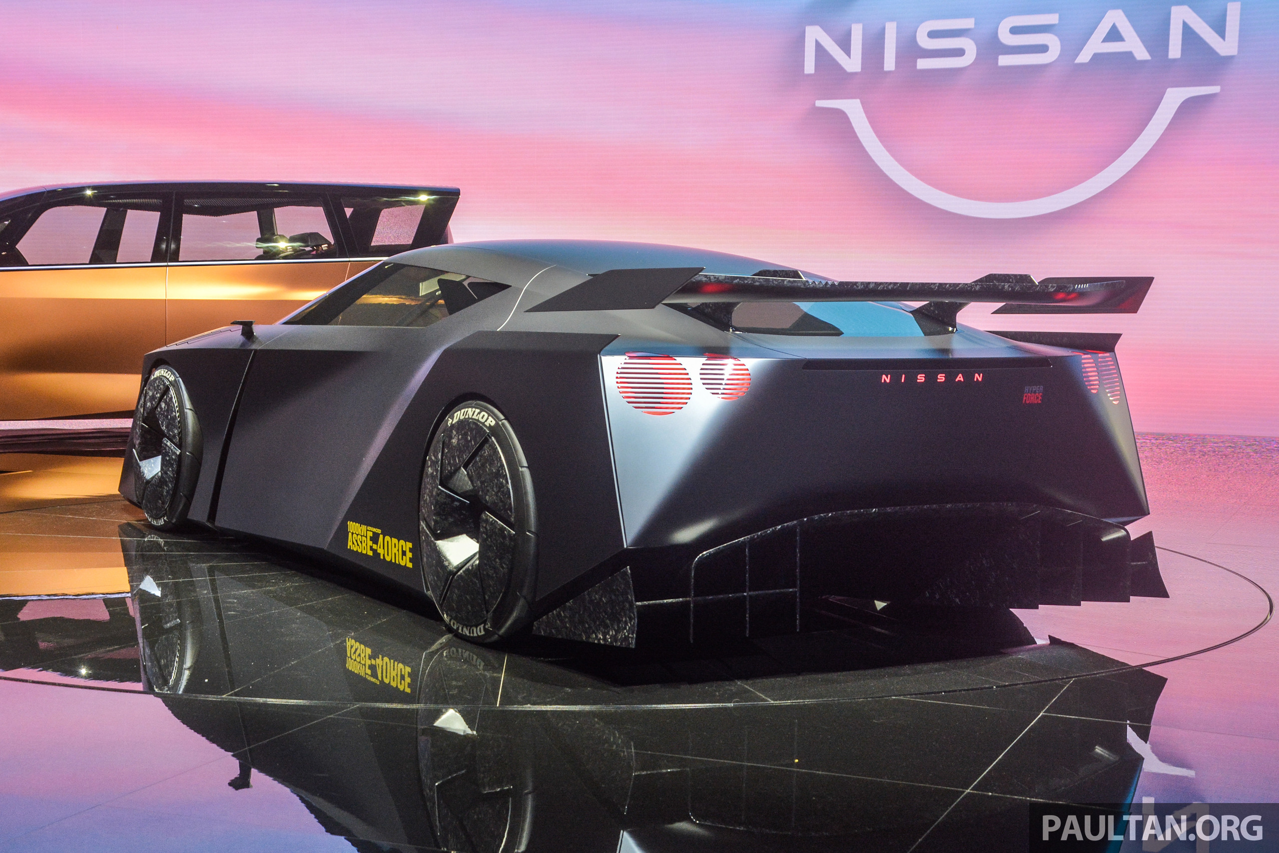 Mãn nhãn với mẫu xe của tương lai siêu nhẹ và hiện đại Nissan Hyper Force