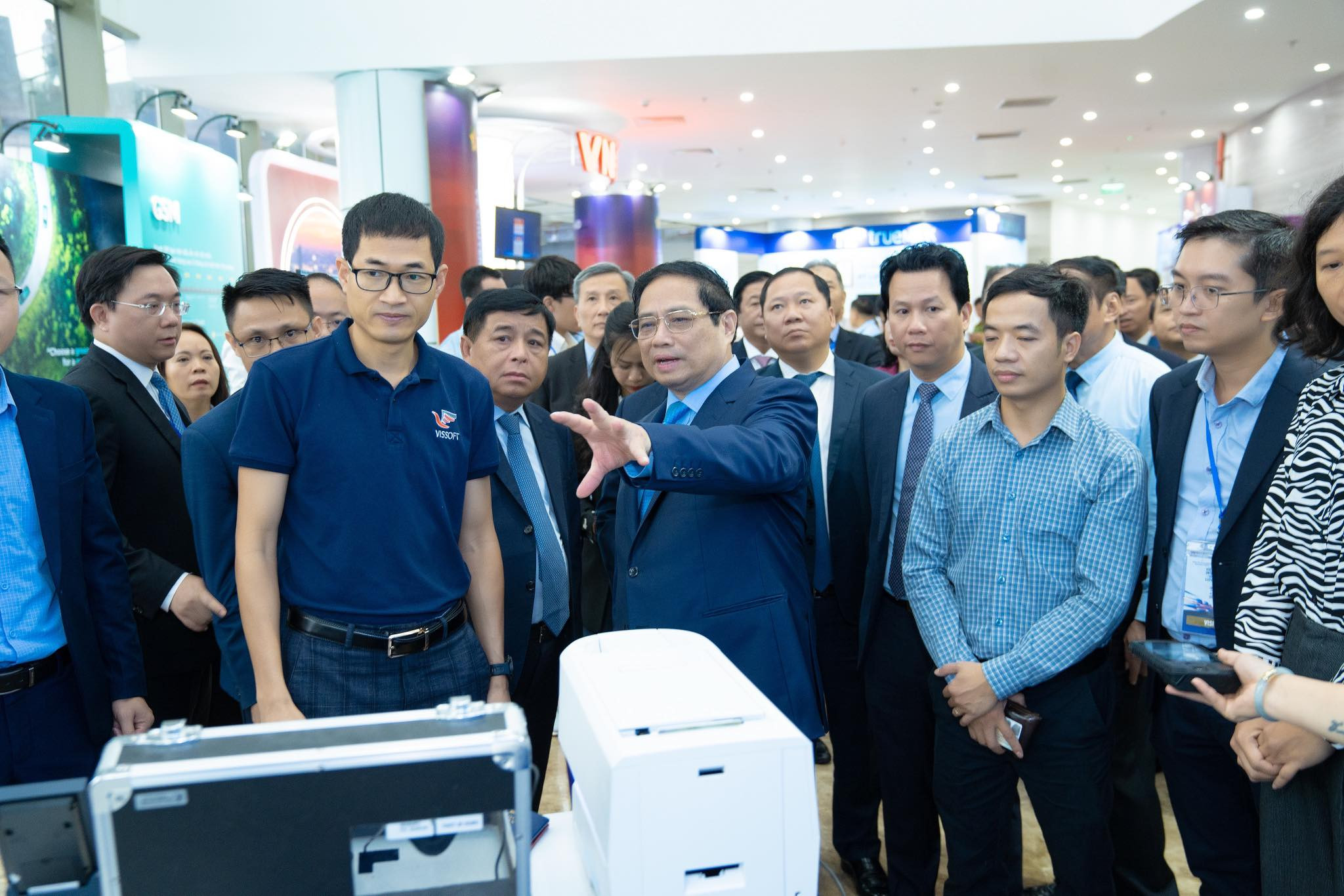 thu tuong tham gian hang.jpg