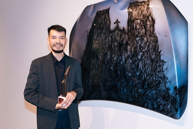 Trịnh Minh Tiến đoạt giải thưởng nửa tỷ đồng nhờ tranh vẽ Nhà thờ Lớn Hà Nội