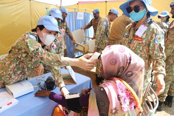 Vietnamese medical workers give free medical examinations to locals in Abyei ảnh 1