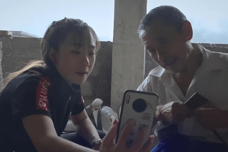 Cô gái cưỡi hung thần 9 giờ mỗi đêm, buồng lái toàn thuốc giảm đau - 4