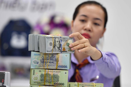 Kinh tế Mỹ mạnh bất ngờ, USD tăng vọt, áp lực cho Việt Nam?
