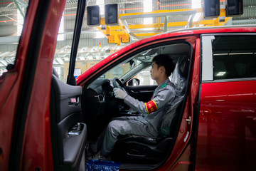 Ô tô sản xuất mới đạt đỉnh trong tháng 10, các hãng xe tăng tốc đón Tết