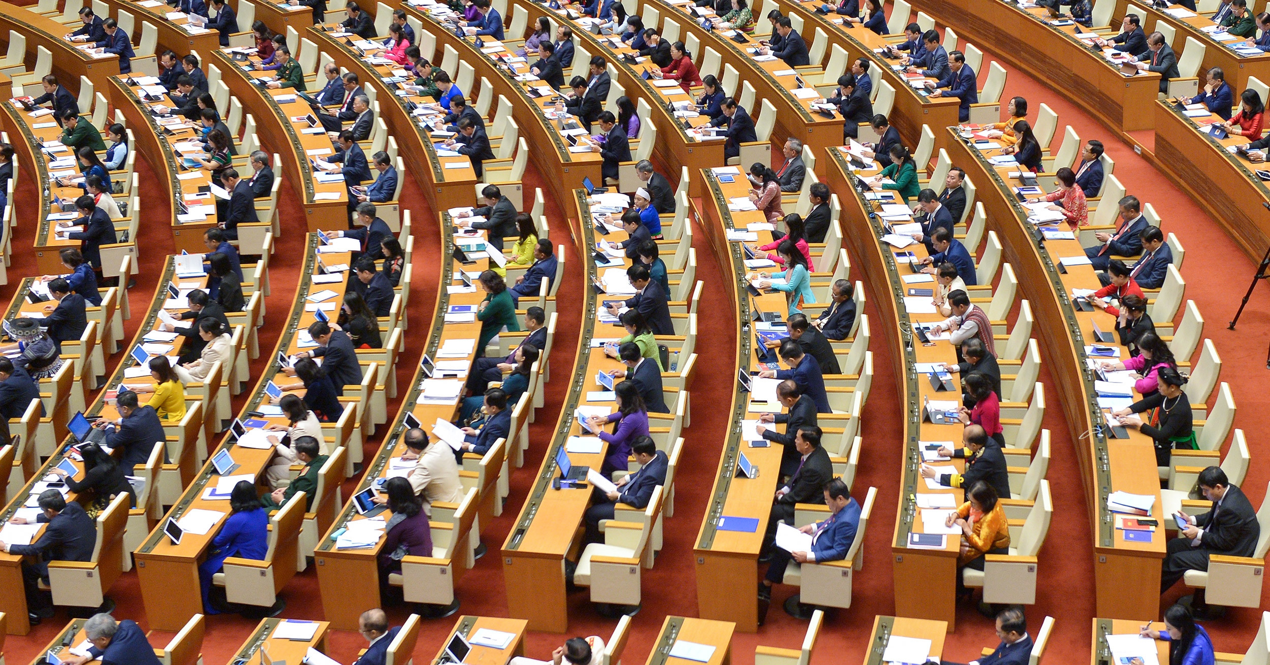 Quốc hội thảo luận chuyện cải cách tiền lương cho công chức, giáo viên, bác sĩ