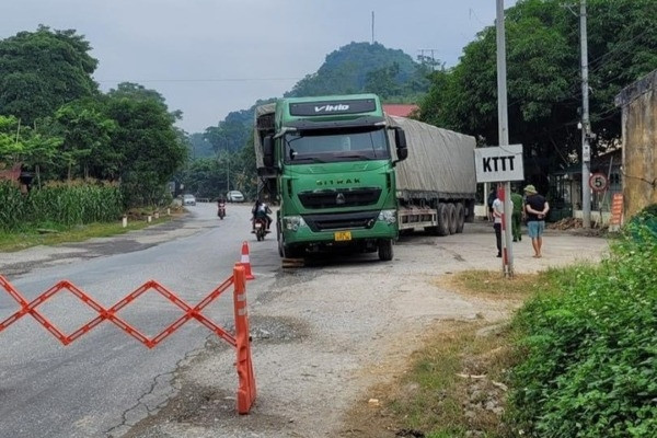 Tài xế xe container vi phạm nồng độ cồn gấp 2,5 lần 'kịch khung', chống đối CSGT