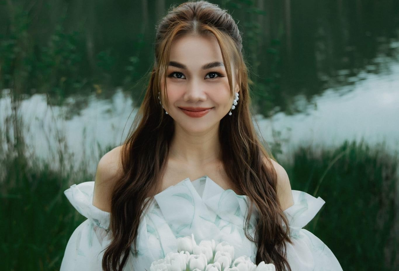 Thanh Hằng đẹp như công chúa, hạnh phúc bên chồng nhạc trưởng