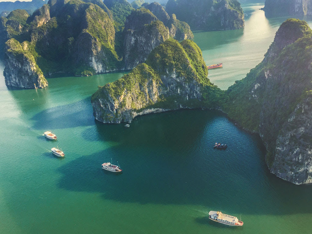 Forbes: Ha Long Bay among 24 best places to travel in 2024 - Ảnh 1.