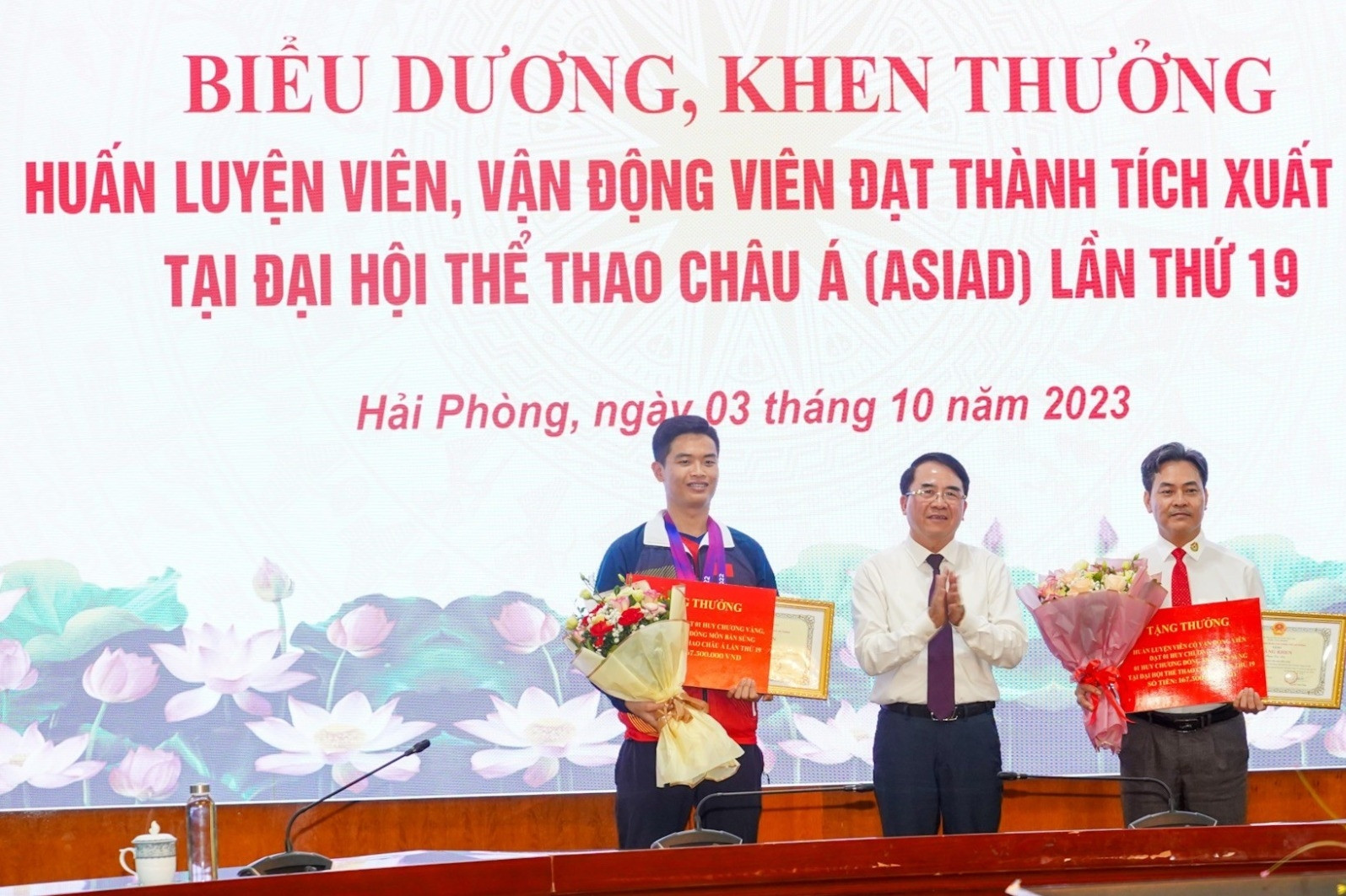 Hải Phòng thưởng 335 triệu đồng cho HLV và xạ thủ Phạm Quang Huy