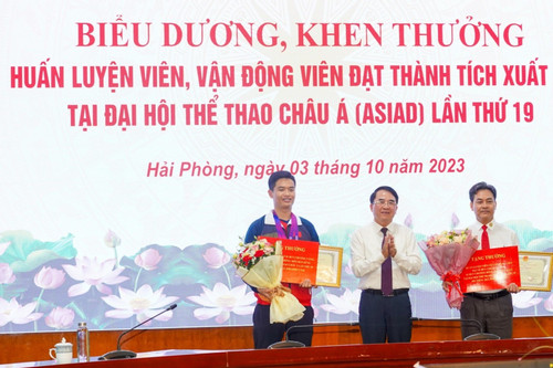 Hải Phòng thưởng 335 triệu đồng cho HLV và xạ thủ Phạm Quang Huy