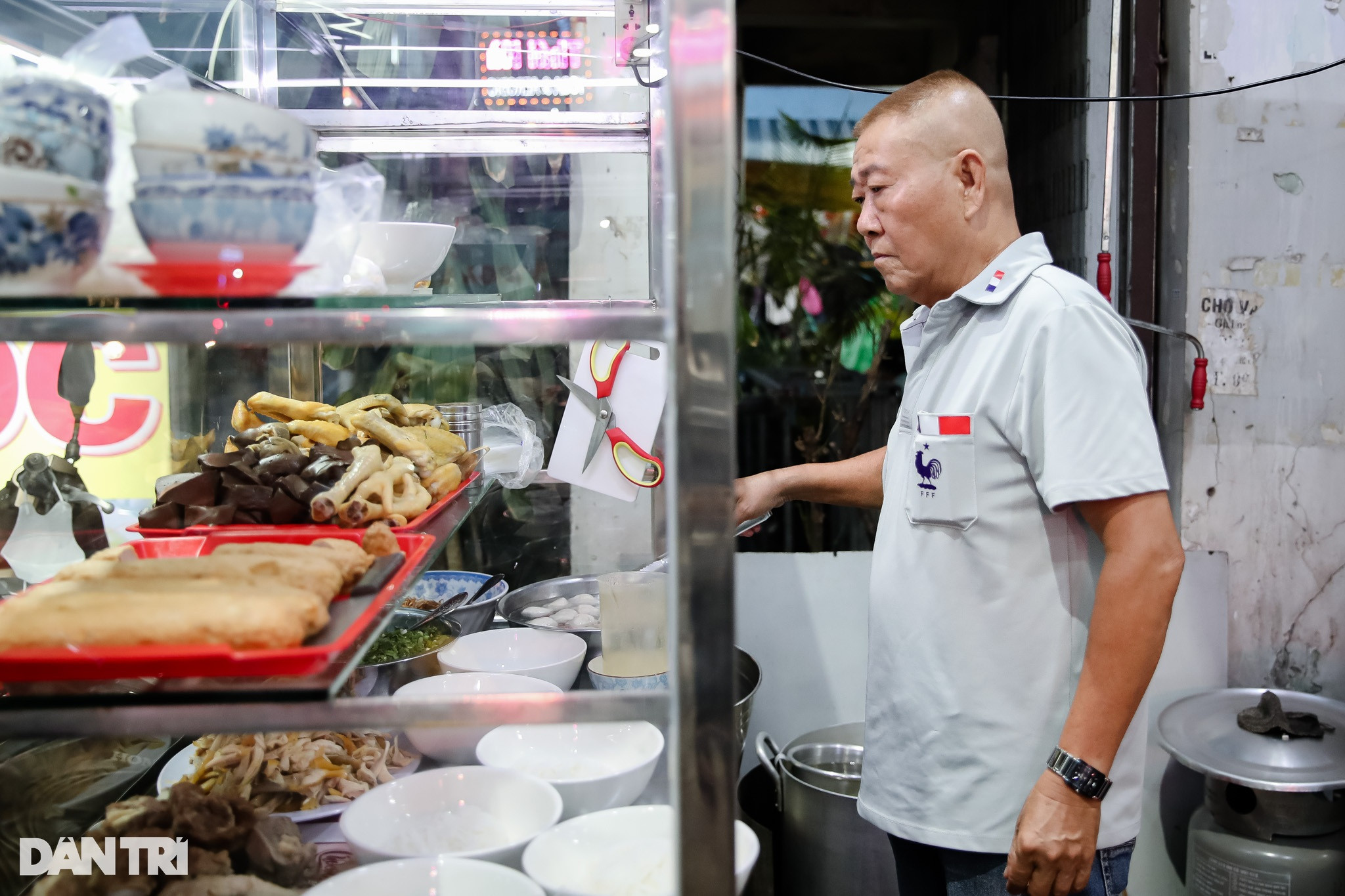 Nghệ sĩ Vũ Thanh và vợ 75 tuổi: Bán bún mọc, ở nhà thuê, nuôi cháu ăn học