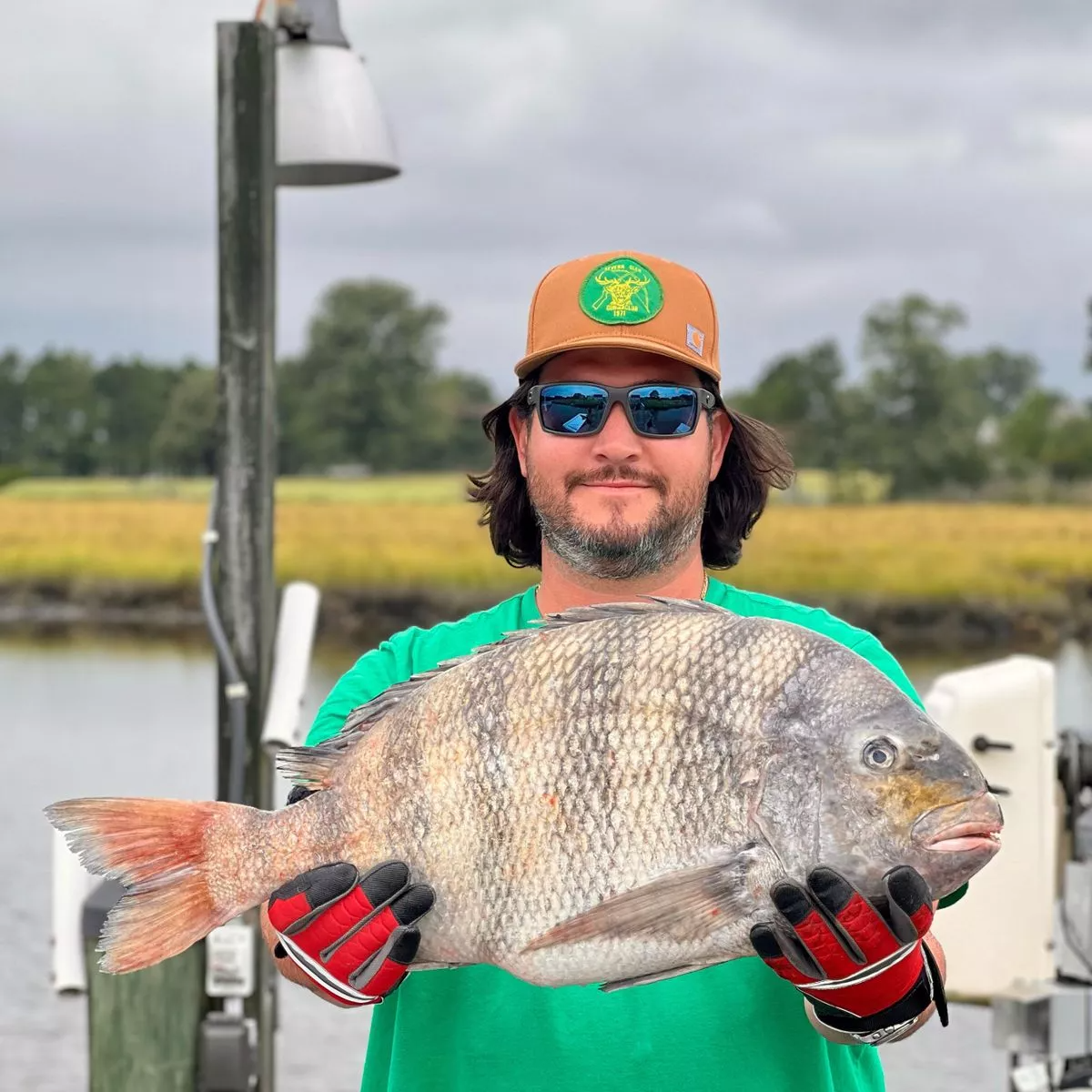 Ngư dân Mỹ tóm được con cá nặng 7,5kg có hàm răng giống con người - 1