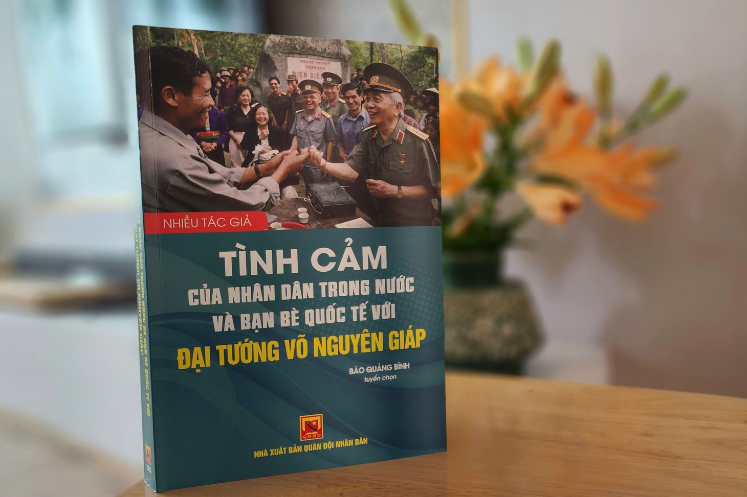 Sách thể hiện tình cảm của nhân dân, bạn bè quốc tế với Đại tướng Võ Nguyên Giáp