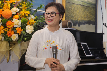 'Hồi ức tuổi thơ' của con gái nhạc sĩ Phạm Tuyên