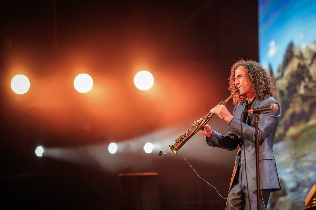 Lý do Kenny G quyết định tặng một cây kèn saxophone khi sang Việt Nam diễn