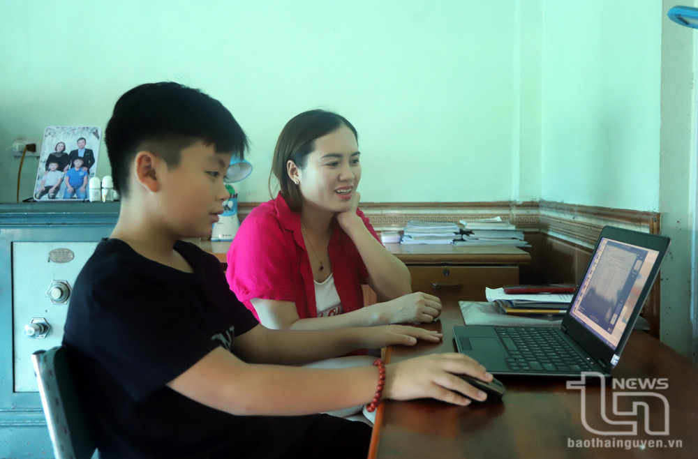 Các hộ gia đình trên địa bàn xã La Bằng (Đại Từ) đều được kết nối mạng Internet, phục vụ tốt cho sinh hoạt và học tập.