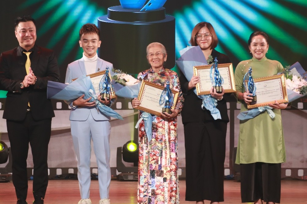 NSƯT Phi Điểu giành giải 'Nữ diễn viên chính xuất sắc' ở tuổi 91