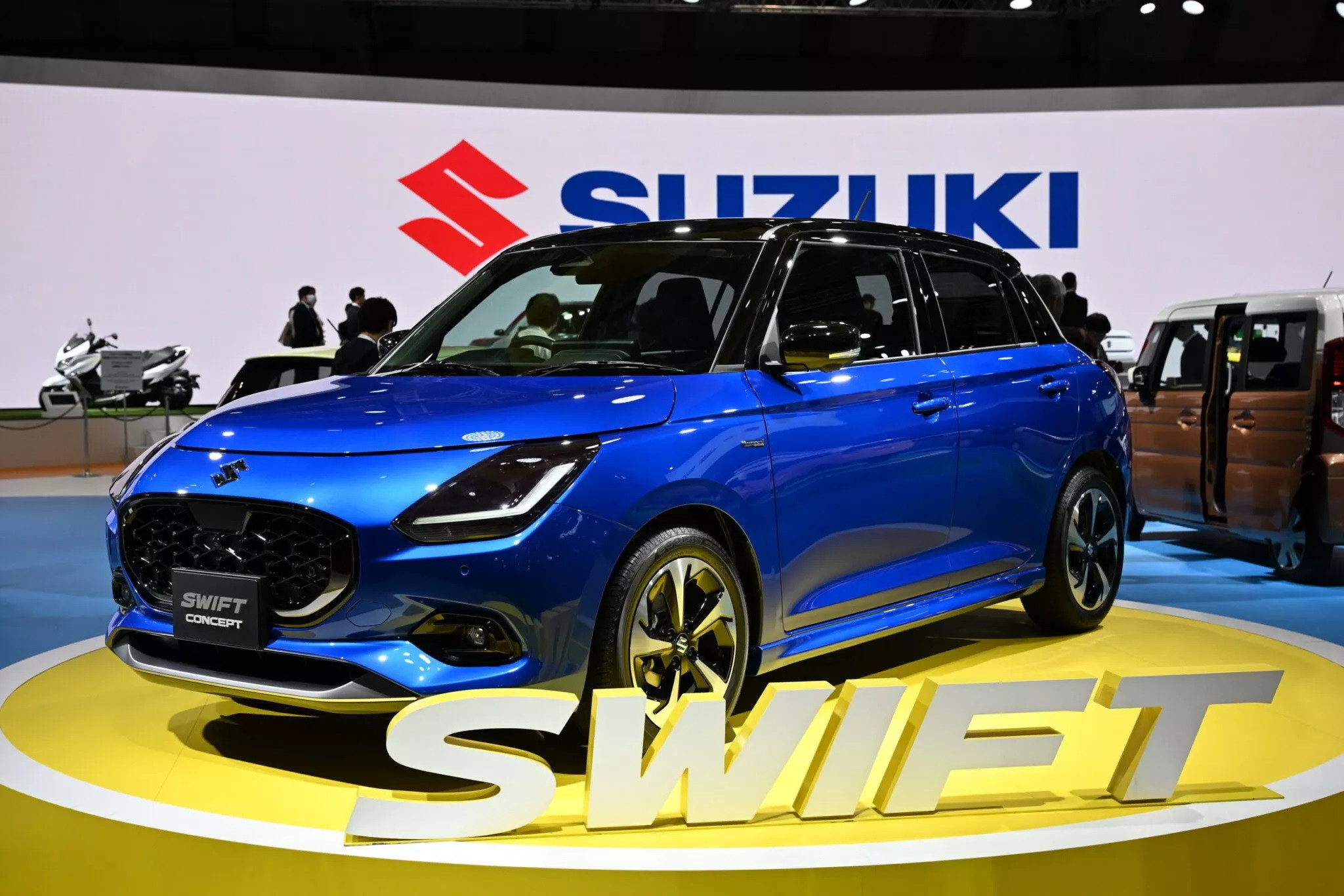 Xem trước Suzuki Swift 2024 tại Nhật: Thiết kế lạ và "đắp' thêm nhiều công nghệ