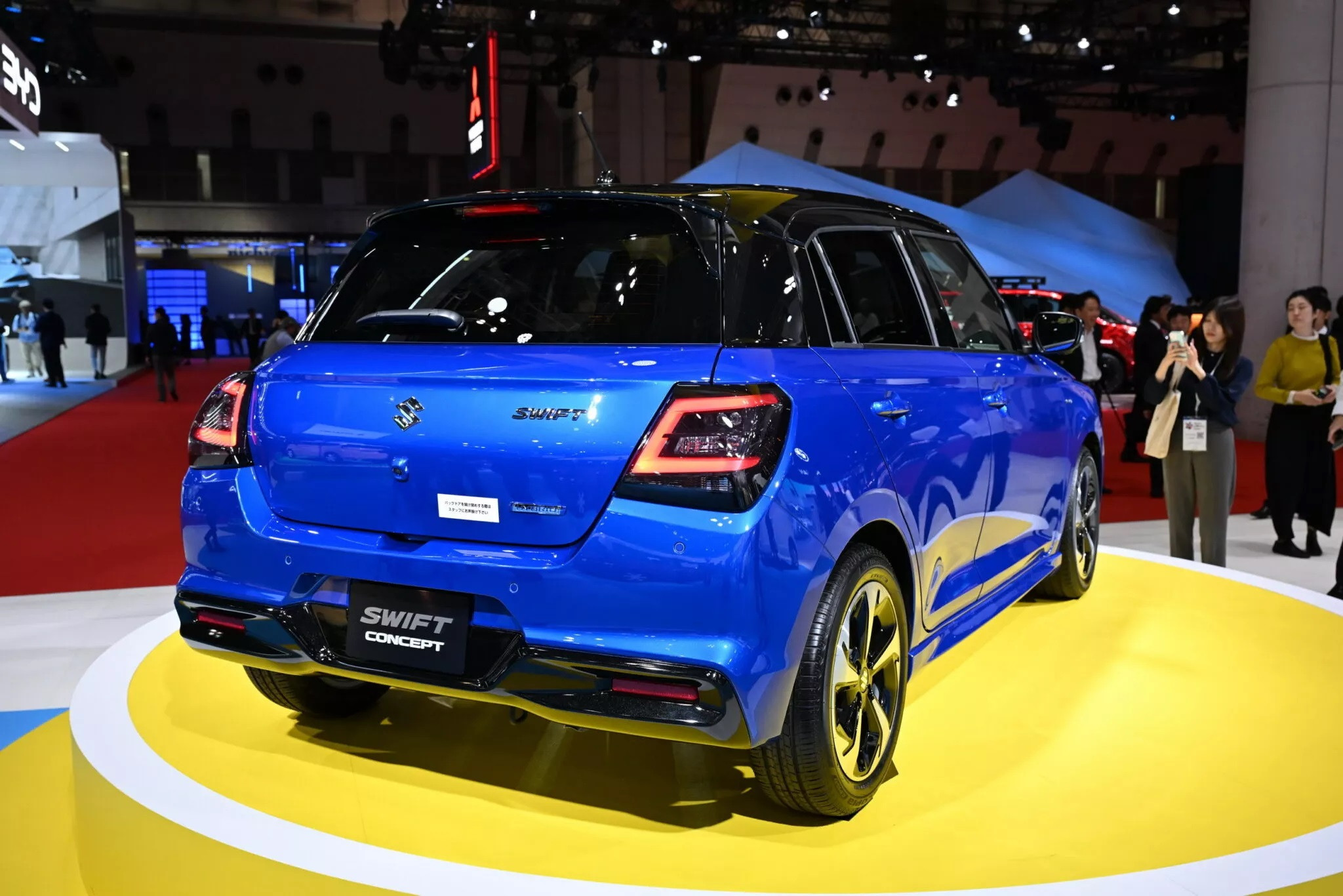 Xem trước Suzuki Swift 2024 tại Nhật: Thiết kế lạ và "đắp' thêm nhiều công nghệ