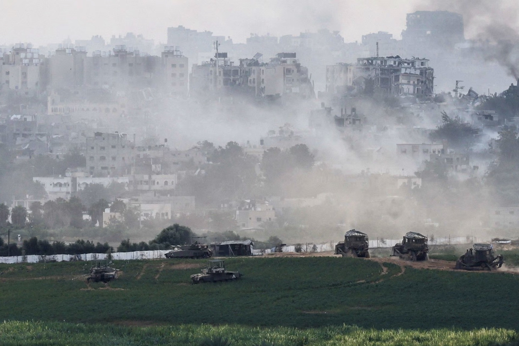 Xe tăng Israel xuất hiện sâu trong Gaza, Mỹ gây sức ép với Tel Aviv