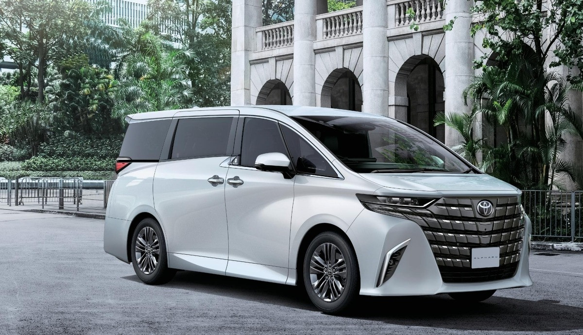 Loạt ô tô mới sắp ra mắt khách Việt trong tháng 11, có cả 'chuyên cơ' của Toyota