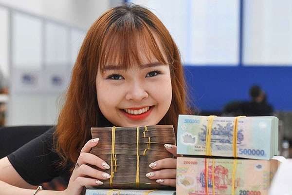 Bản tin kinh tế 31/10: Nhiều doanh nghiệp có cả 'núi' tiền mặt; EVN vẫn lỗ nặng