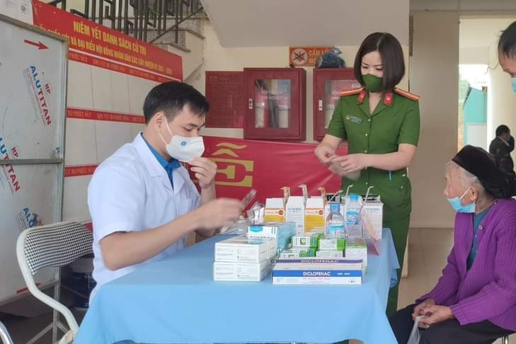 Cân nhắc quyền lợi người cao tuổi đóng BHXH vượt năm