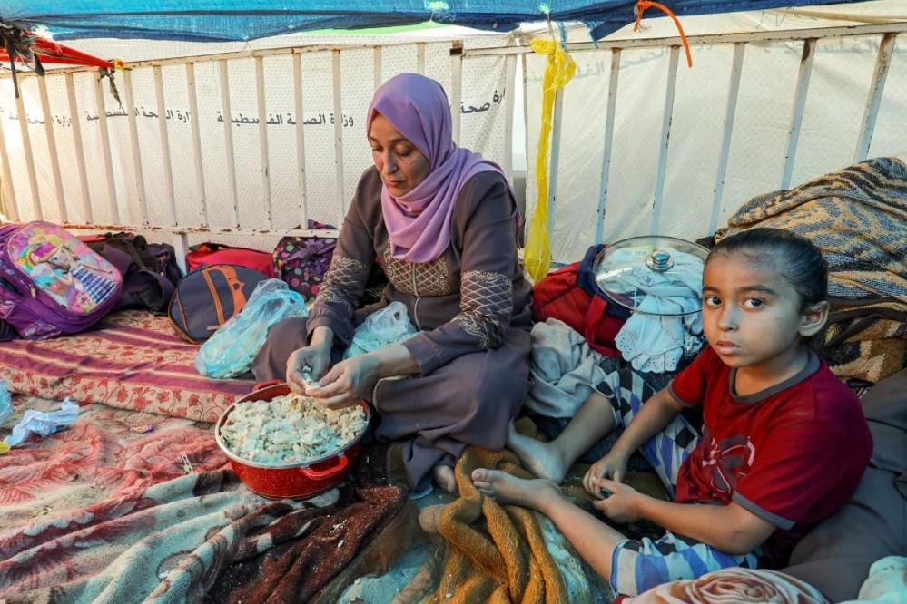 Cảnh khốn khổ của các gia đình trú ẩn trong bệnh viện giữa xung đột Israel-Hamas