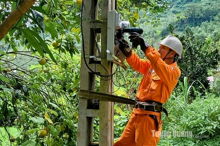 Chuyển đổi số trong công tác ghi chỉ số công tơ, tính toán hóa đơn tiền điện