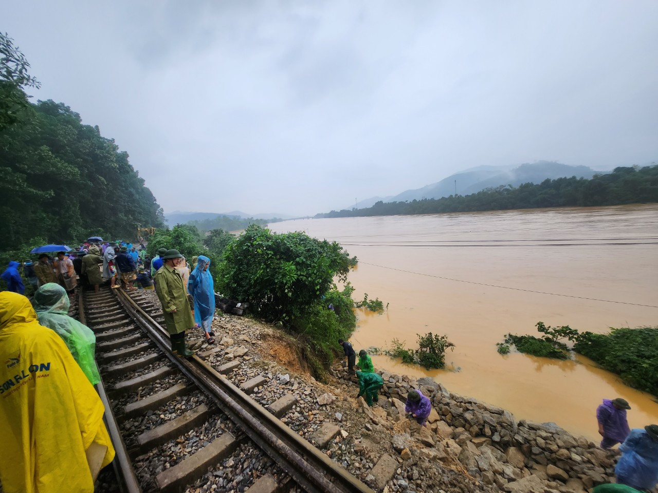 duong sat ha tinh 1212.jpeg