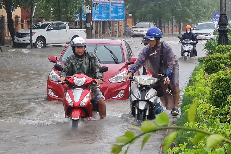 Miền Trung vẫn mưa lớn, dịch chuyển dần vào Thừa Thiên Huế - Bình Định
