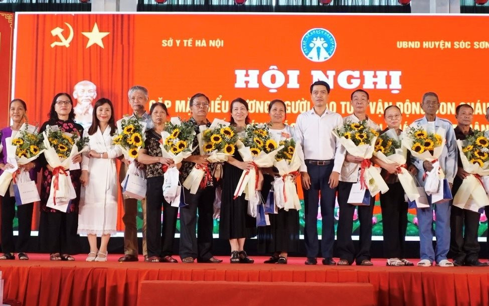 nguoi cao tuoi ha noi 1696121756443833818723.jpeg