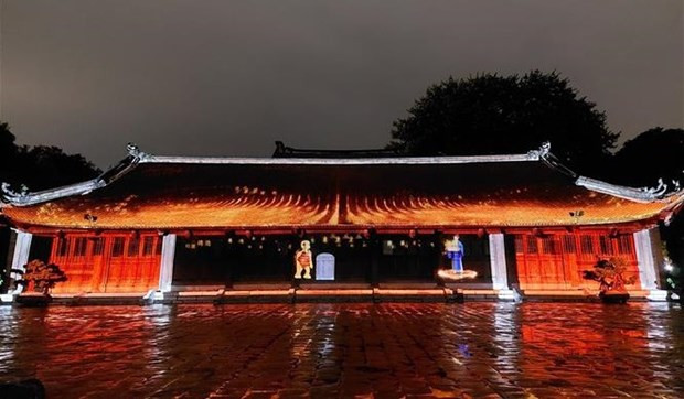 Night tour to Hanoi's Temple of Literature officially launched hinh anh 2