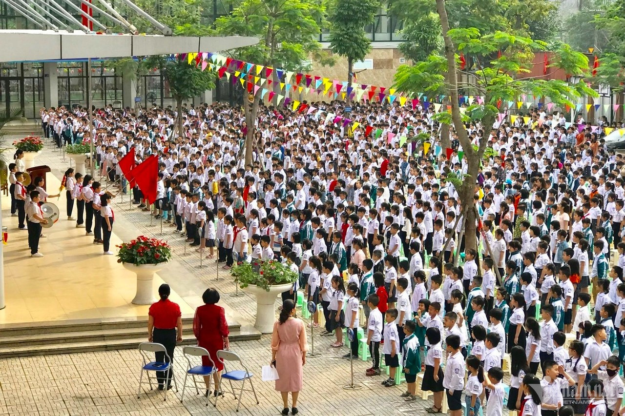 Vụ học sinh không được đi xe đạp đến trường: 'Chúng tôi làm vậy là vì các em'