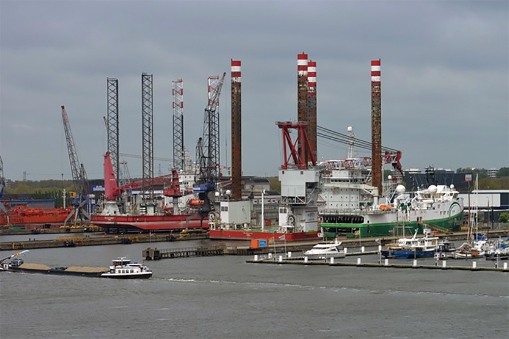 Chính phủ Hà Lan bị kiện vì dừng bàn giao tàu biển cho Nga