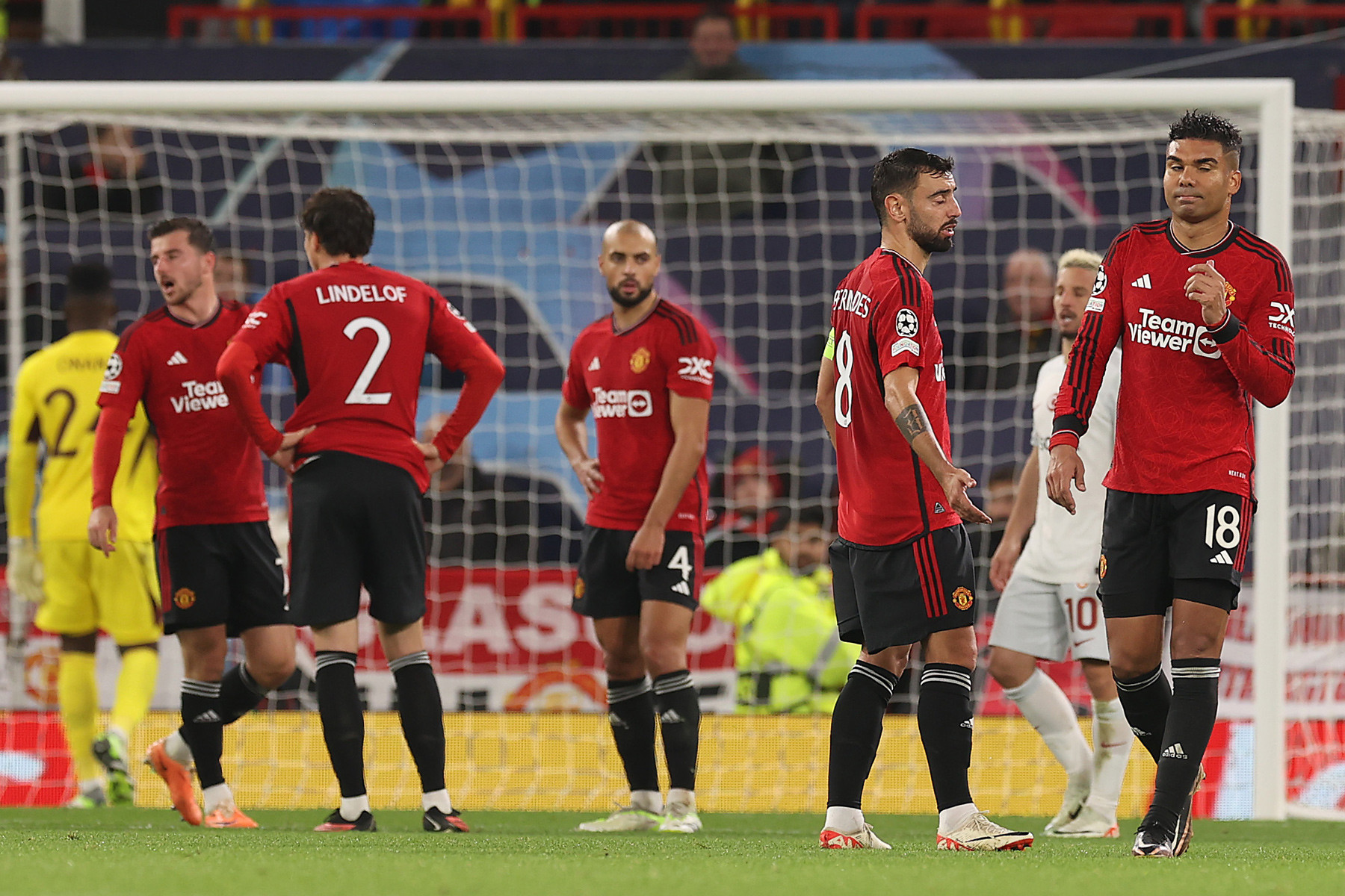 Lý do MU không xem xét sa thải Erik ten Hag, Conte chờ cơ hội