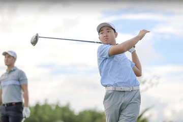 Nguyễn Anh Minh dẫn đầu giải golf chuyên nghiệp Việt Nam
