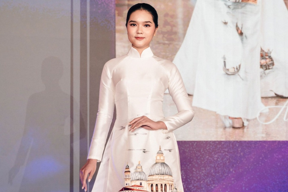 'Trò cưng' của Hà Hồ mặc thiết kế lấy cảm hứng mưa Huế của NTK Nguyễn Phúc Tuấn