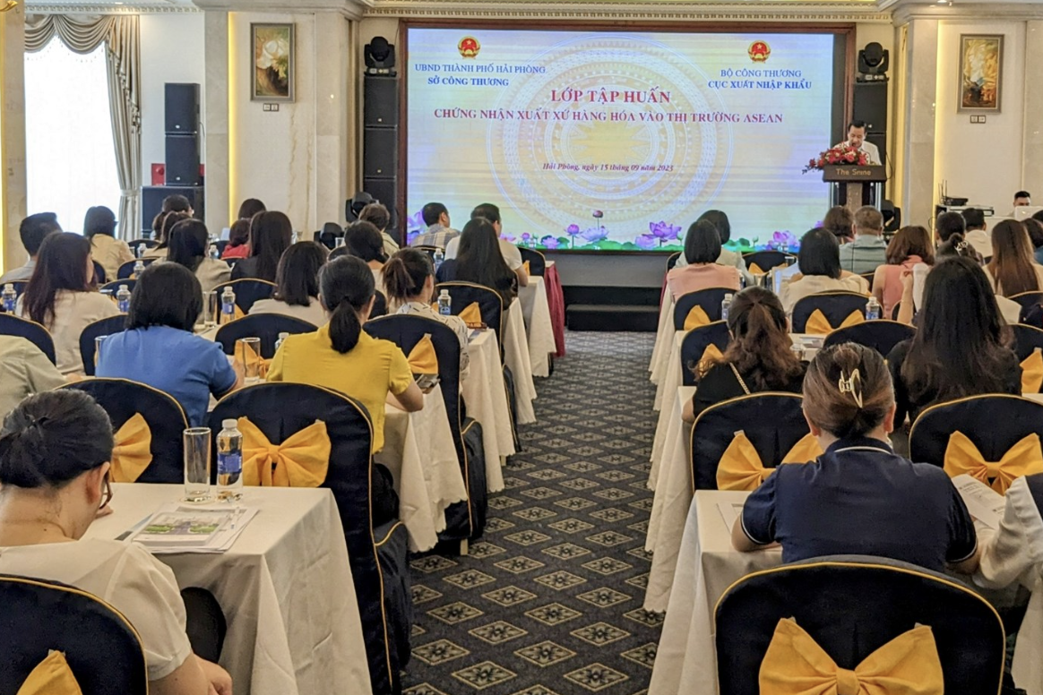 Tập huấn giúp DN tự khai báo, làm thủ tục chứng nhận xuất xứ hàng hóa vào thị trường ASEAN