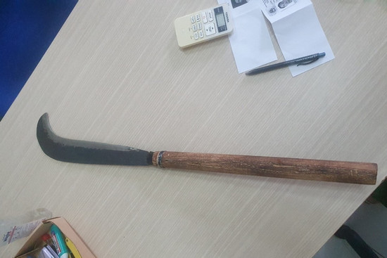 Chém tài xế grab, thanh niên cướp xe máy bỏ chạy bị ngã gãy chân