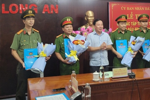 Chủ tịch tỉnh Long An khen thưởng lực lượng phá án vụ bé gái 3 tuổi bị bắt cóc