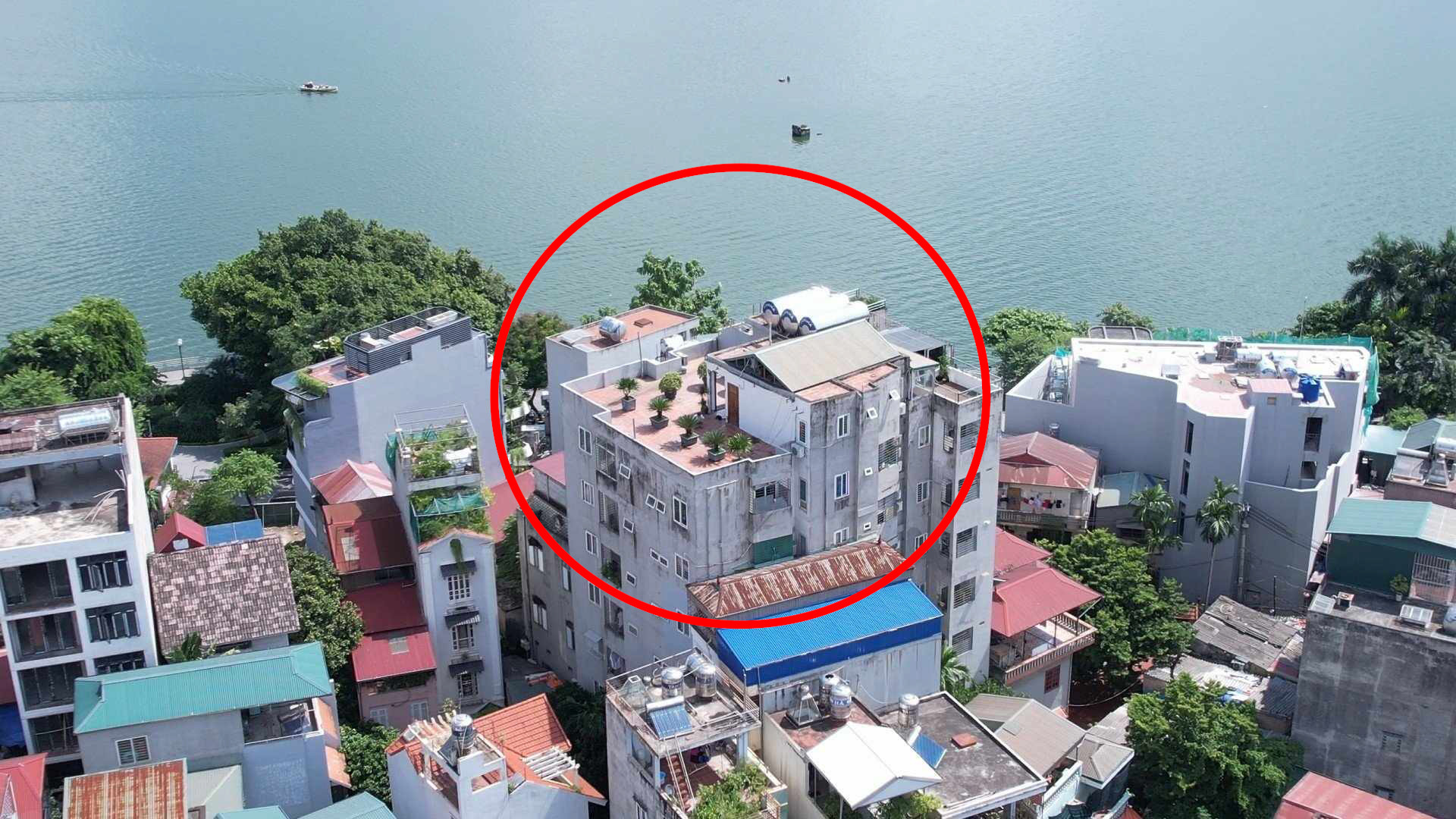 Vụ cháy chung cư mini ở Hà Nội và câu hỏi ‘xây vượt tầng, ai chống lưng’