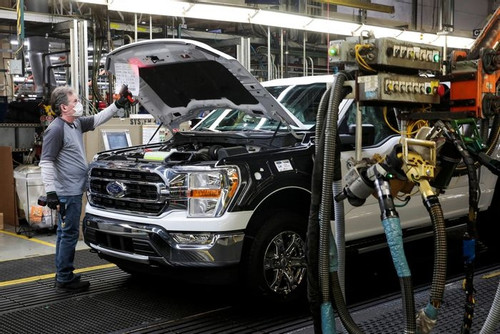 Ford mạnh tay sa thải hơn 1.300 công nhân vì đình công