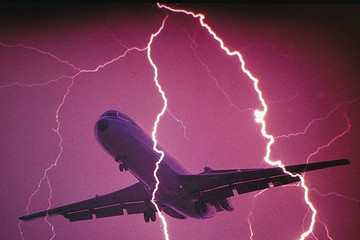 Máy bay Airbus A330 chở 278 khách phải hạ cánh khẩn cấp do bị sét đánh trúng