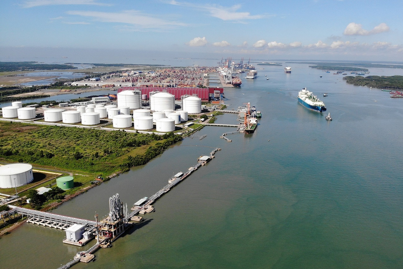 Unable to borrow capital, coal-fired power developers switch to LNG projects