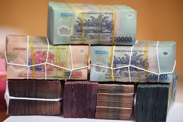 Bản tin kinh tế 6/10: Lãi suất giảm, tiền người dân gửi ngân hàng vẫn tăng cao