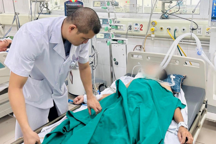 Nam bệnh nhân nguy kịch do mèo cắn