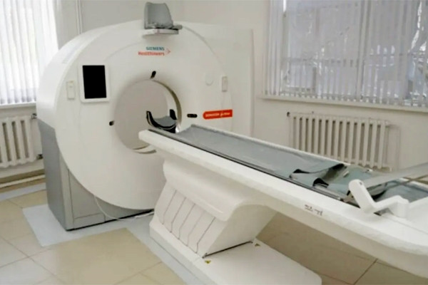 Cụ bà vẫn khỏe mạnh dù có chiếc kim trong não suốt 80 năm
