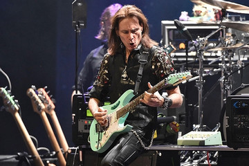 'Huyền thoại guitar' Steve Vai lần đầu đến Việt Nam biểu diễn